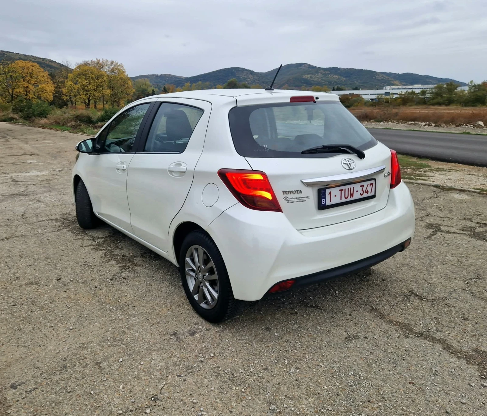 Toyota Yaris 1.4 D4D 90�.�. 2015�. ������ + ���������  | Mobile.bg � ����������� 6