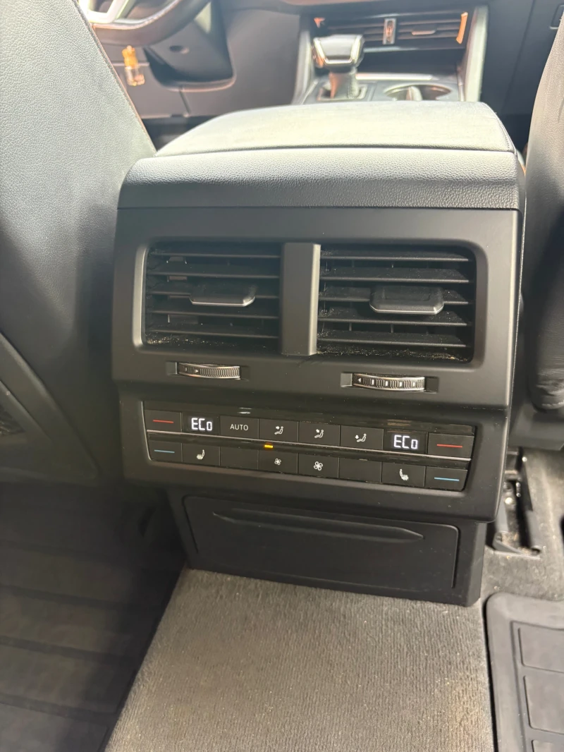 VW Touareg 3.0 TDI, снимка 9 - Автомобили и джипове - 52568175