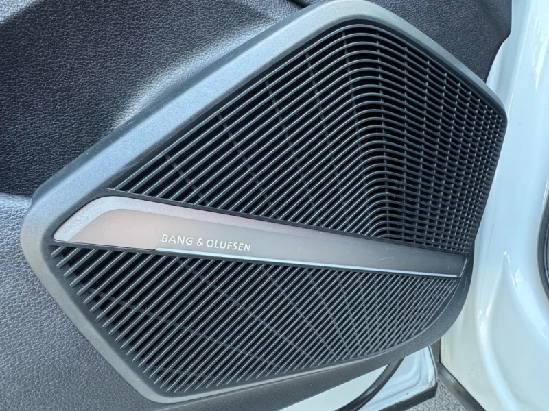 Audi SQ5 B&O* DISTRONIC* 360* ПАНОРАМА* КЕЙЛЕС* AMBIENT, снимка 16 - Автомобили и джипове - 53248179