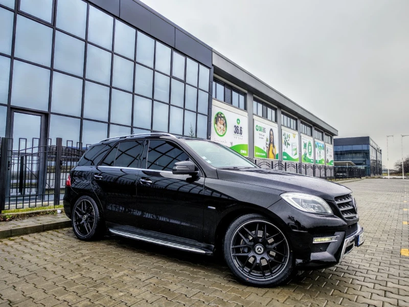 Mercedes-Benz ML 350 * AMG* OFFROAD* PANORAMA* MAX FULL, снимка 3 - Автомобили и джипове - 53298629