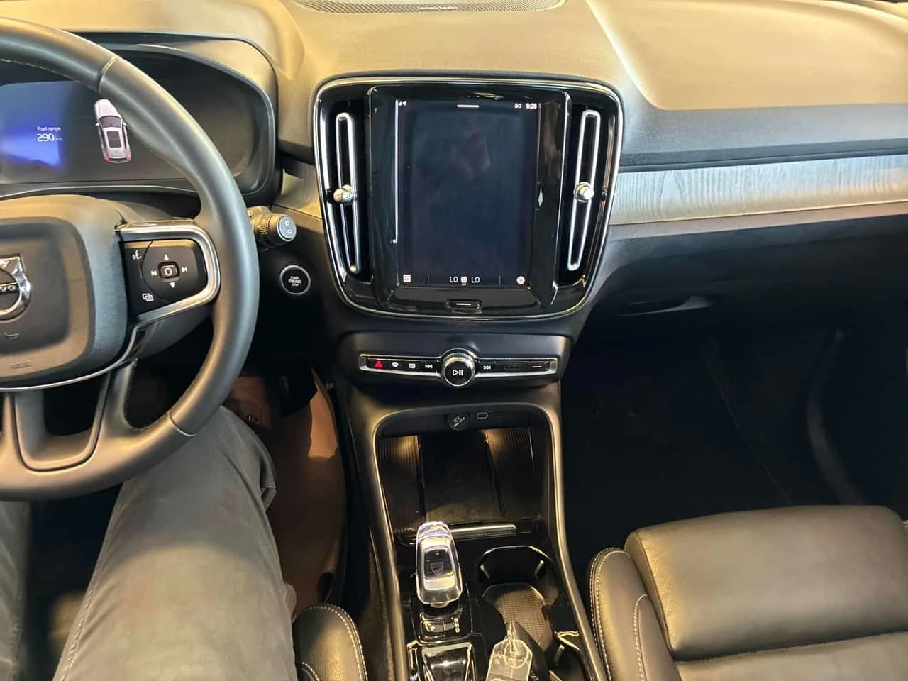 Volvo XC40 * Plus Bright Theme * CARFAX * ЦЕНА ДО БГ - изображение 9