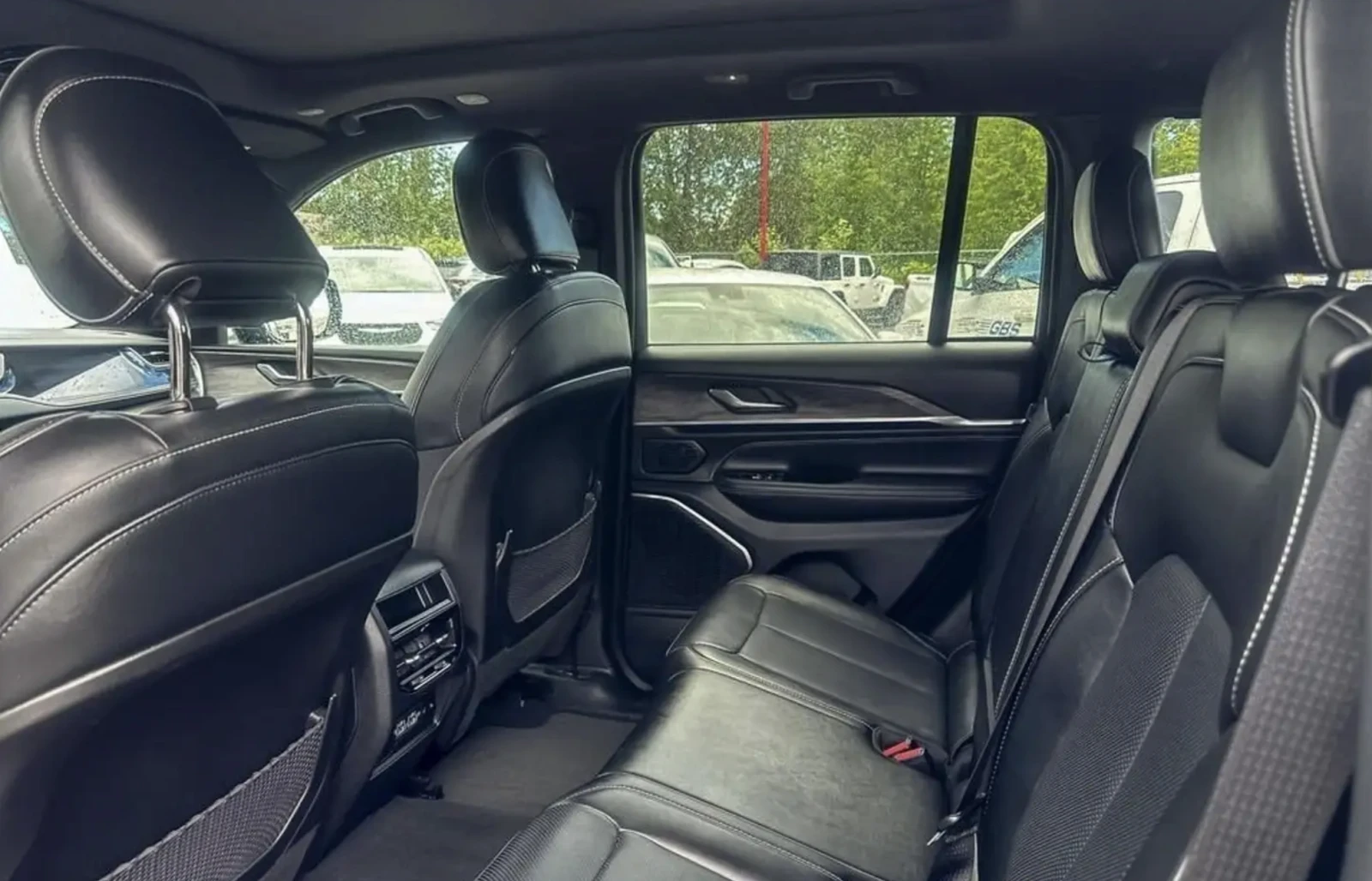 Jeep Grand cherokee 2023 Jeep Grand Cherokee Overland, снимка 9 - Автомобили и джипове - 55472484