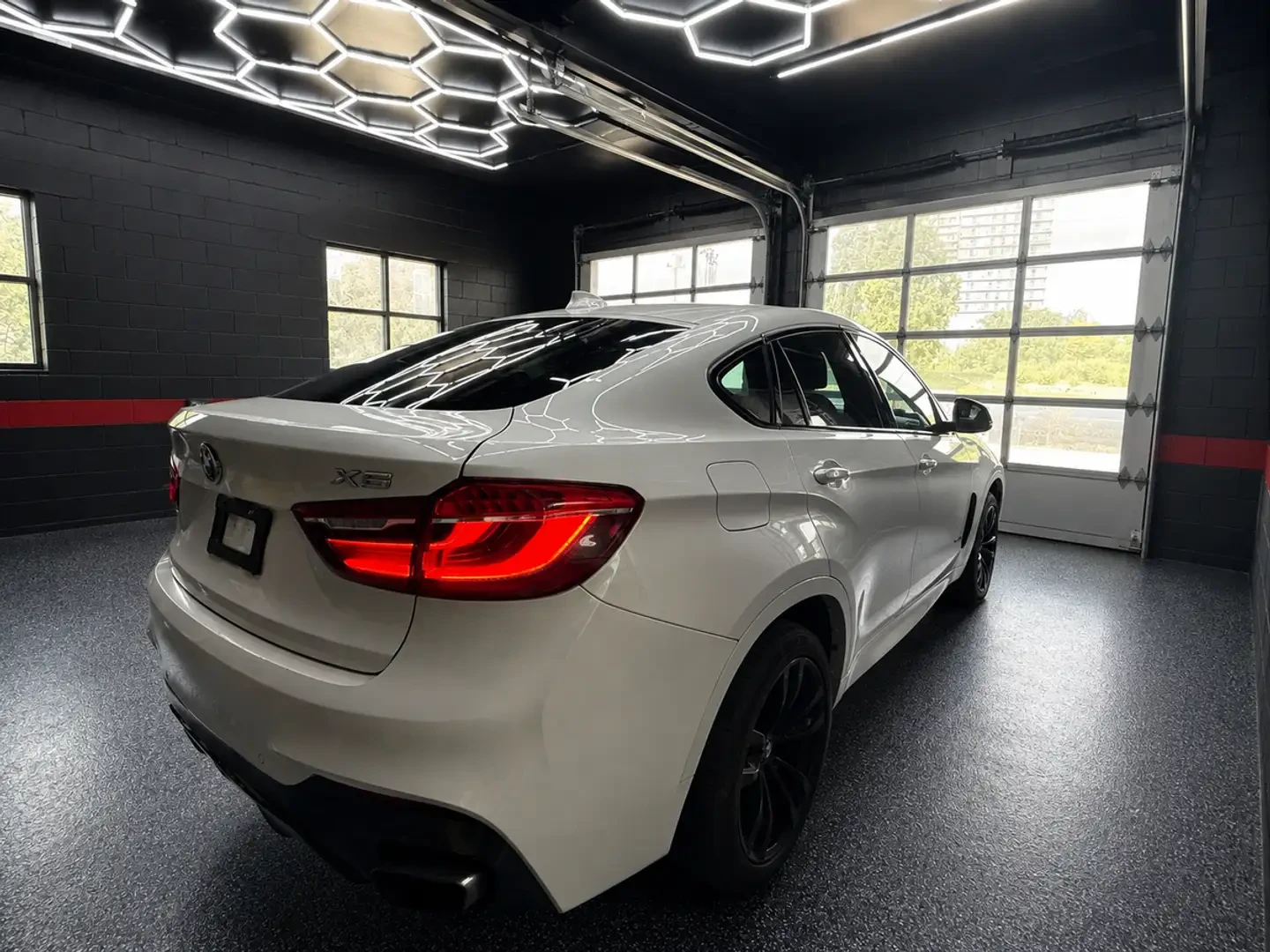 BMW X6 M* SPORT* ДИГИТАЛНО* ТАБЛО* HARMON* KARDON* КАМЕРА, снимка 2 - Автомобили и джипове - 55751309