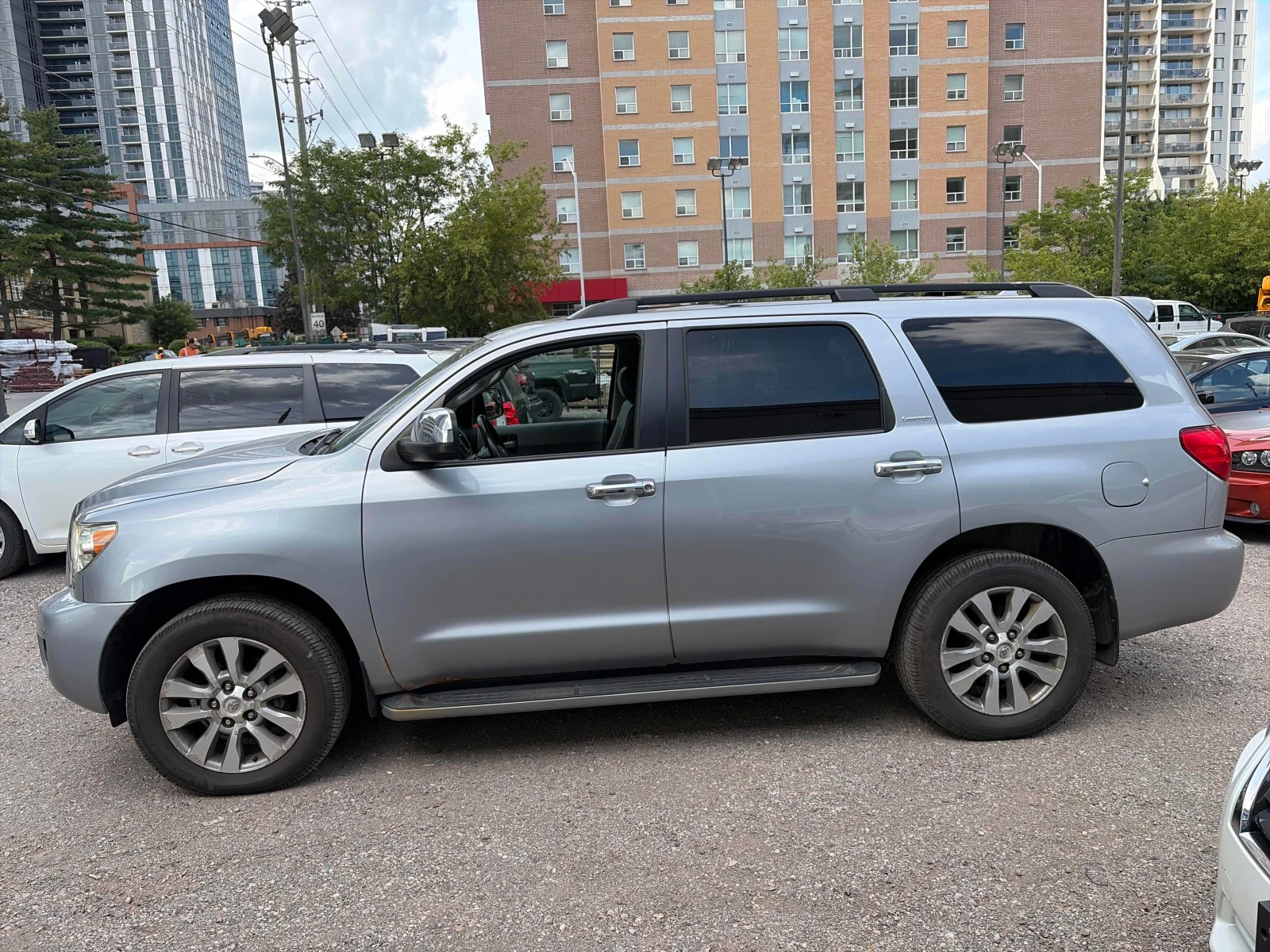Toyota Sequoia * 4WD 4dr * АВТОКРЕДИТ БЕЗ ПЪРВОНАЧАЛНА ВНОСКА* , снимка 13 - Автомобили и джипове - 55830718