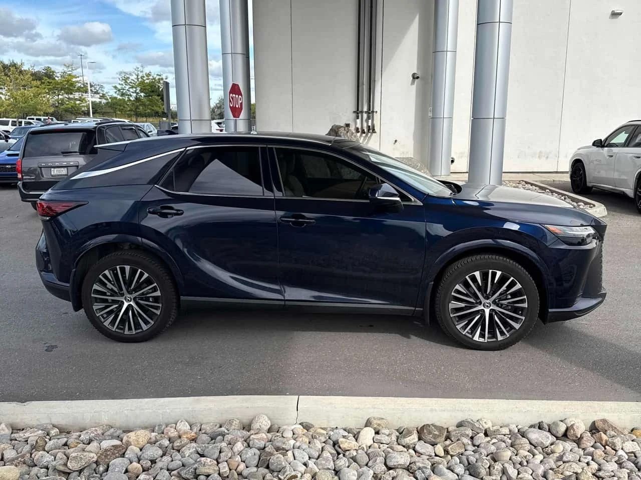 Lexus RX 350h | CARFAX | ПРЕДСТАВИТЕЛСТВО НА LEXUS, снимка 4 - Автомобили и джипове - 56168907