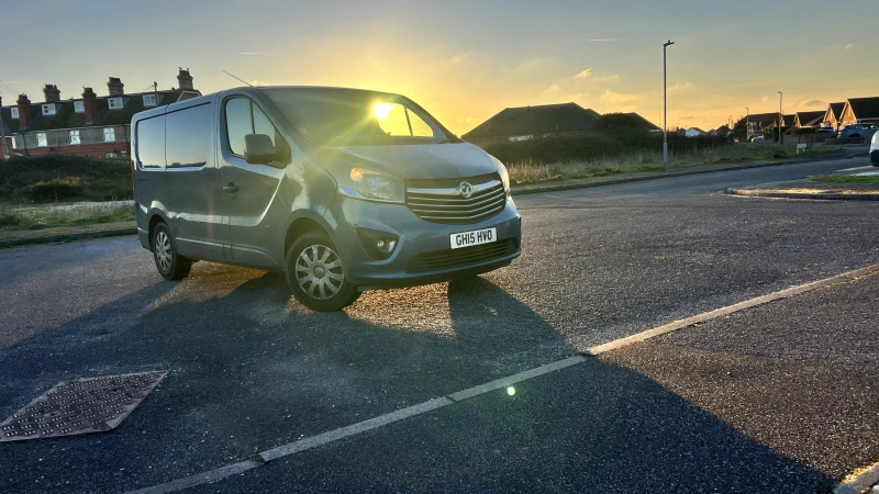 Opel Vivaro, снимка 10 - Бусове и автобуси - 52310689