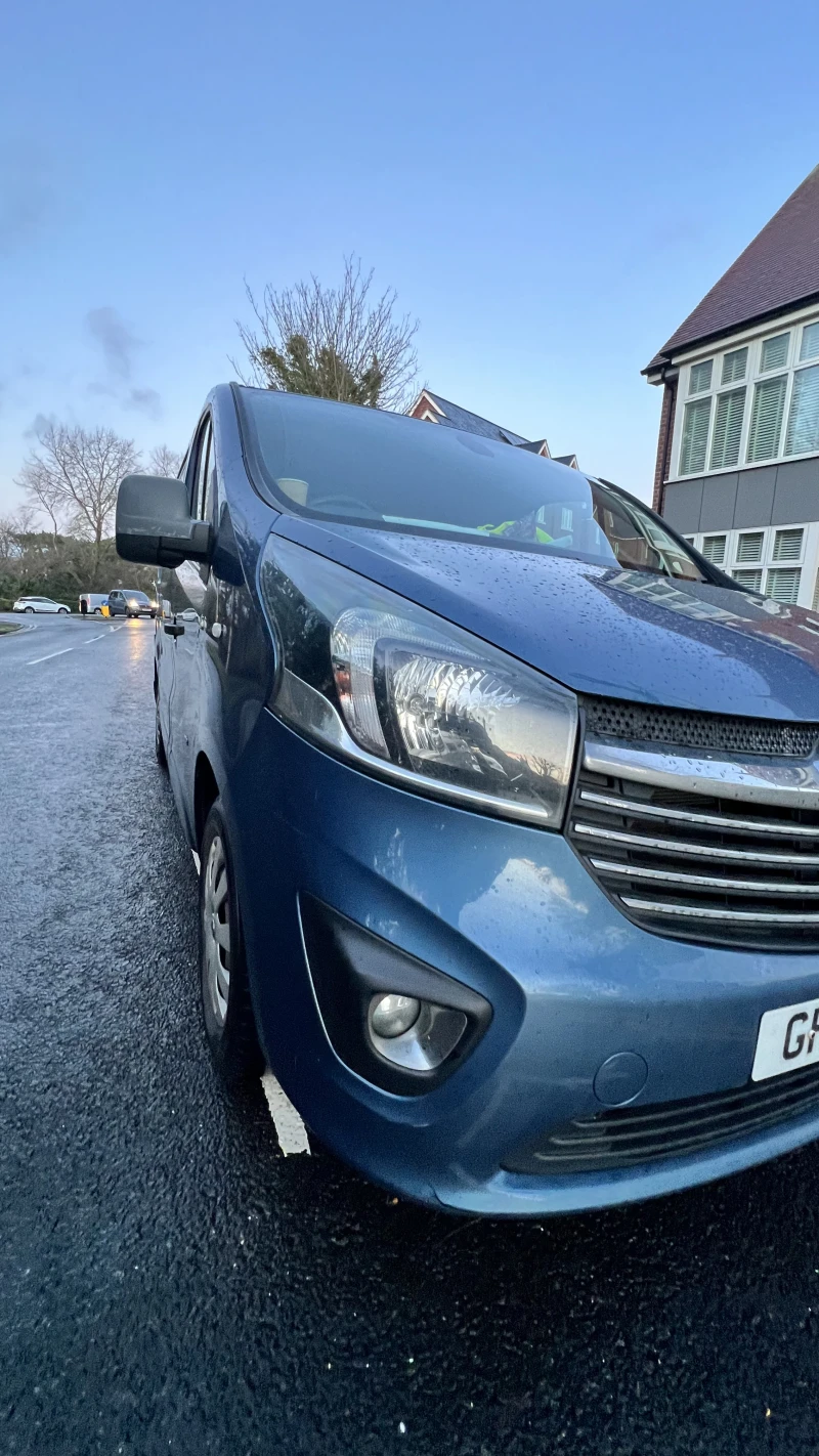 Opel Vivaro, снимка 8 - Бусове и автобуси - 52310689