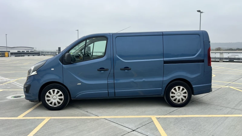 Opel Vivaro, снимка 5 - Бусове и автобуси - 52310689