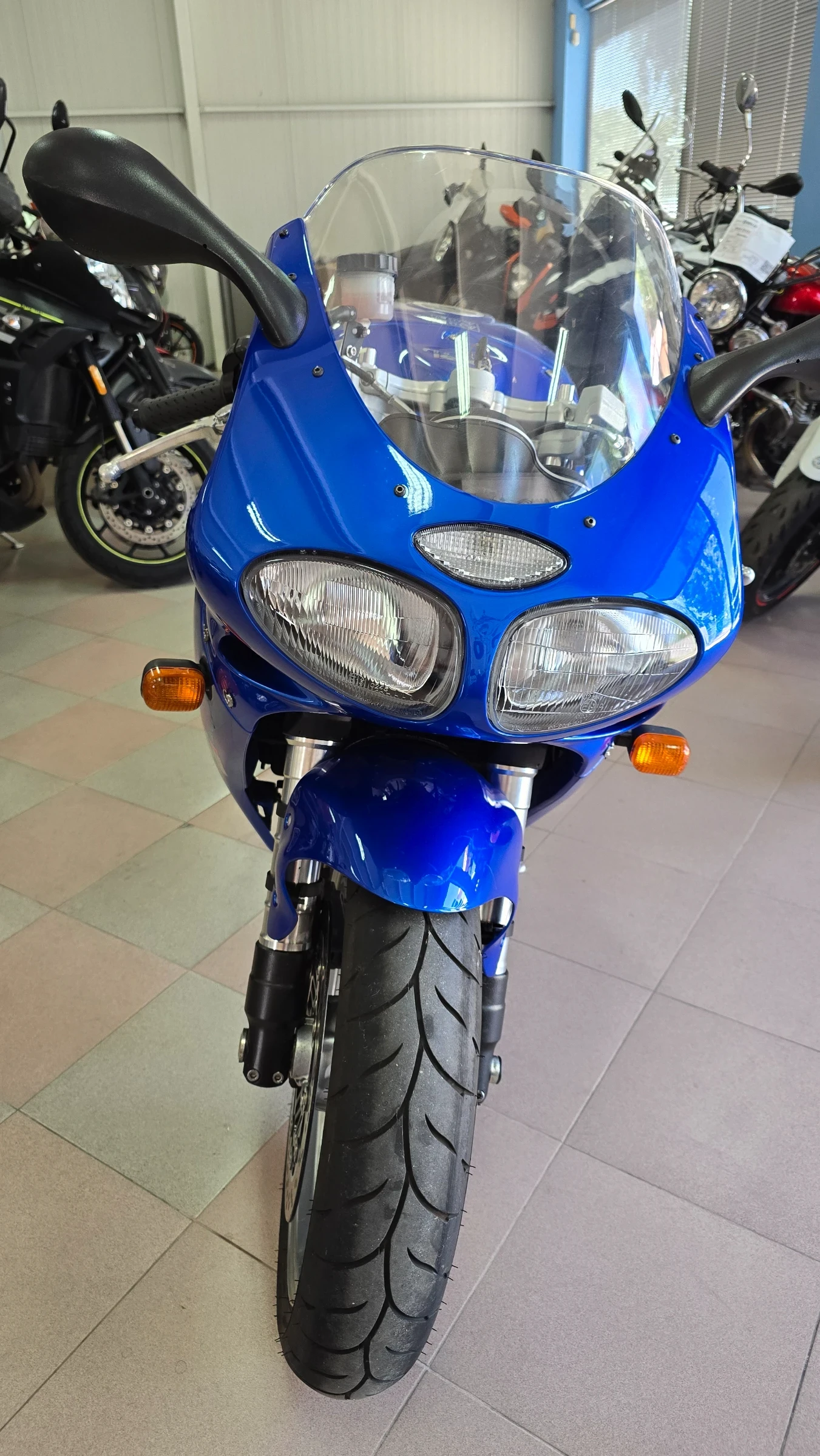 Triumph Daytona 955 i 9000 км ! Лизинг !, снимка 3 - Мотоциклети и мототехника - 55529447