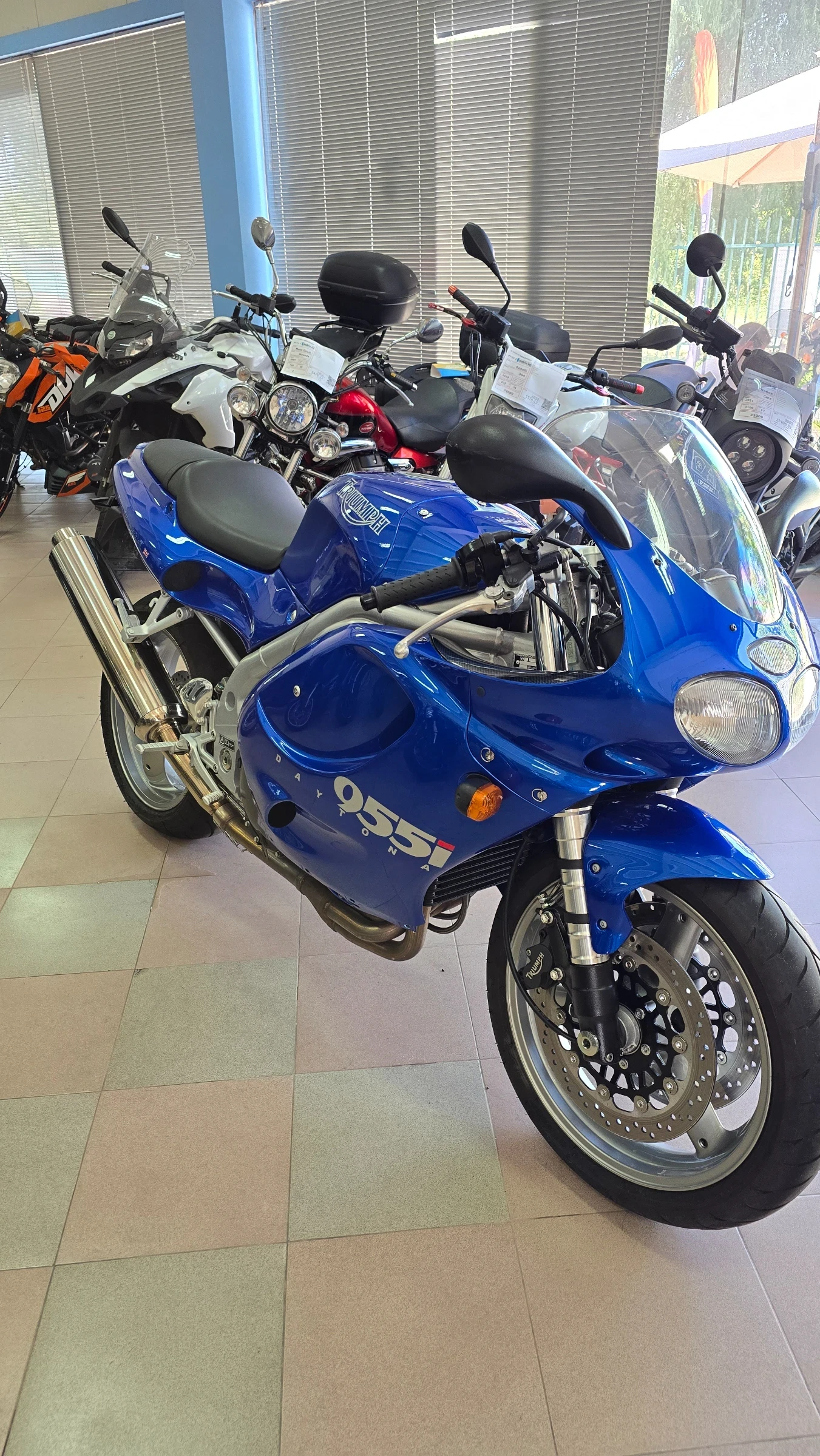 Triumph Daytona 955 i 9000 км ! Лизинг !