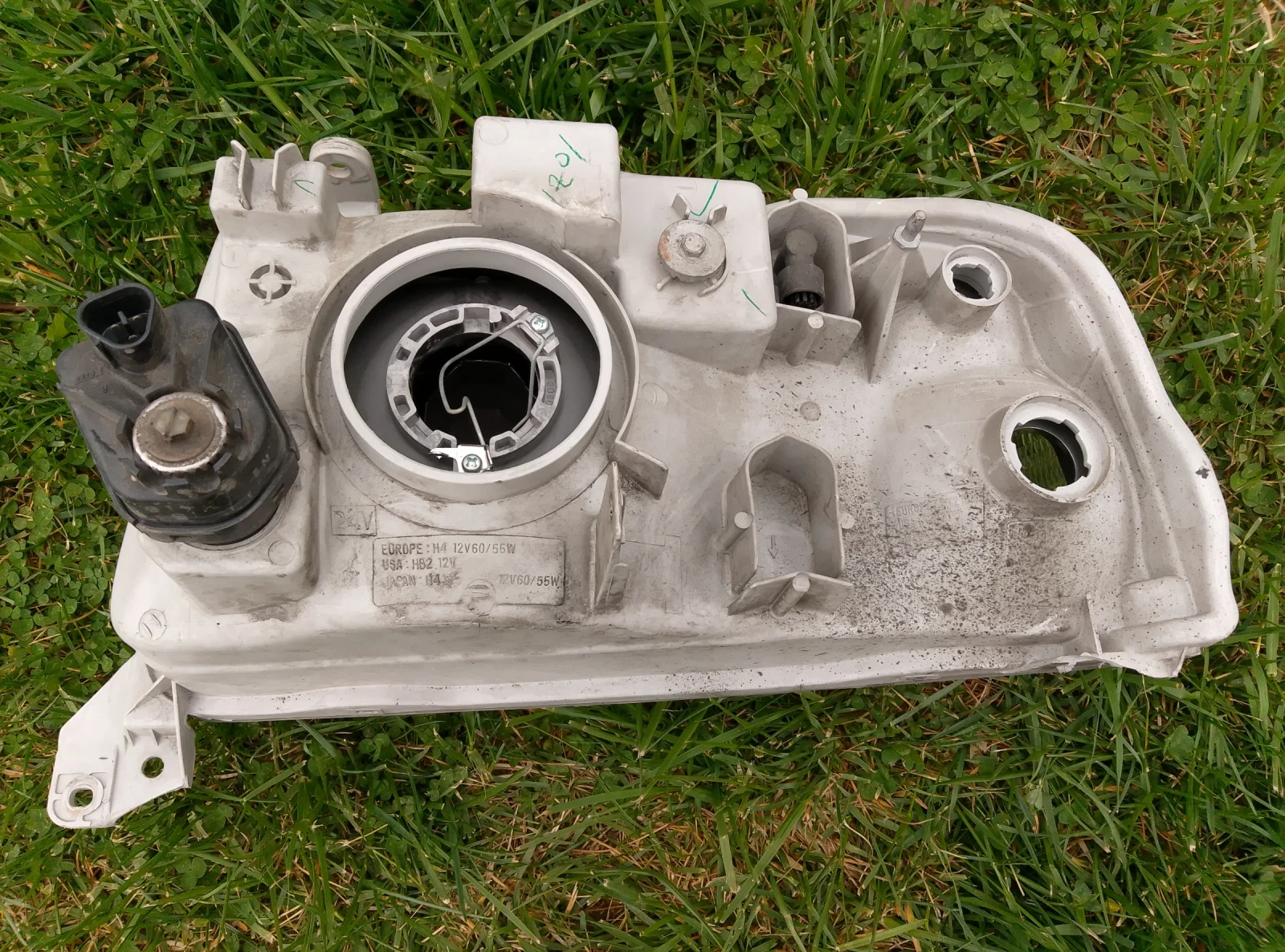 Десен фар за Сузуки Гранд Витара , снимка 3 - Части - 54229785