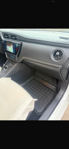 Toyota Auris, снимка 7