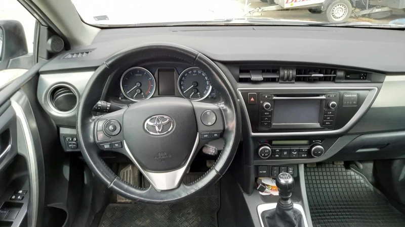 Toyota Auris, снимка 7 - Автомобили и джипове - 47127139