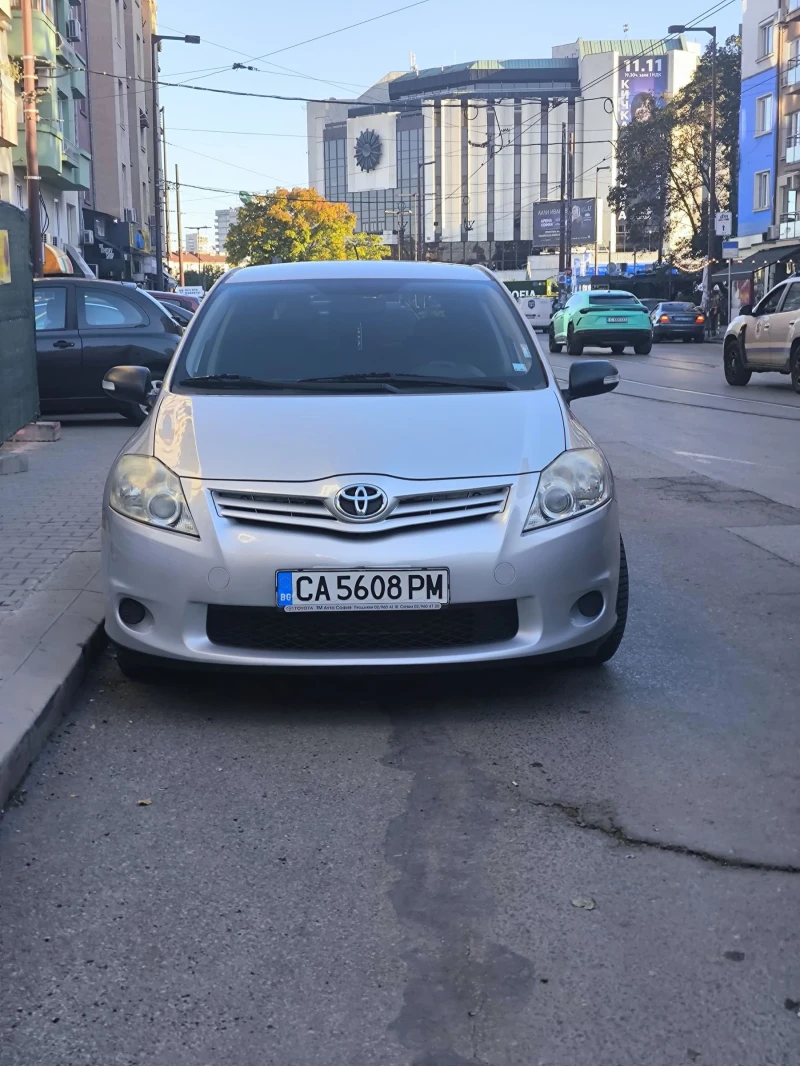 Toyota Auris колата има екран със свързани към него камери., снимка 1 - Автомобили и джипове - 47629719