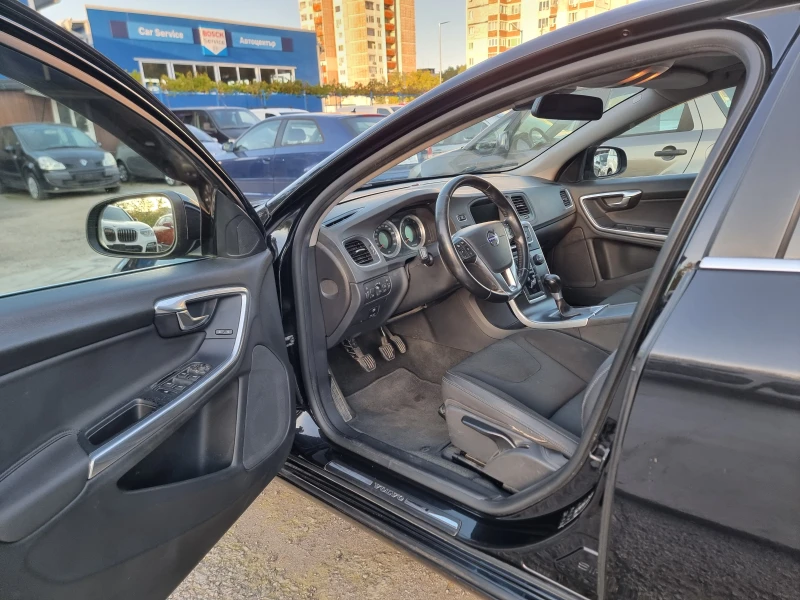 Volvo V60 2.0TDI, снимка 10 - Автомобили и джипове - 47724705