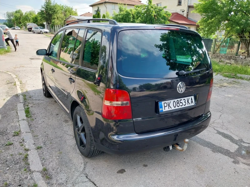 VW Touran 1.9 TDI, снимка 6 - Автомобили и джипове - 49560898