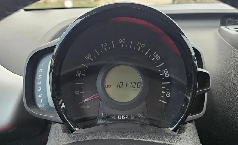 Toyota Aygo Лична Кола, Като Нова, снимка 13 - Автомобили и джипове - 52598672