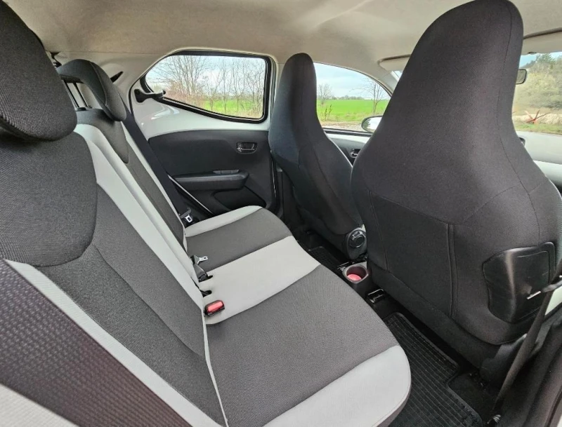 Toyota Aygo Лична Кола, Като Нова, снимка 12 - Автомобили и джипове - 52598672
