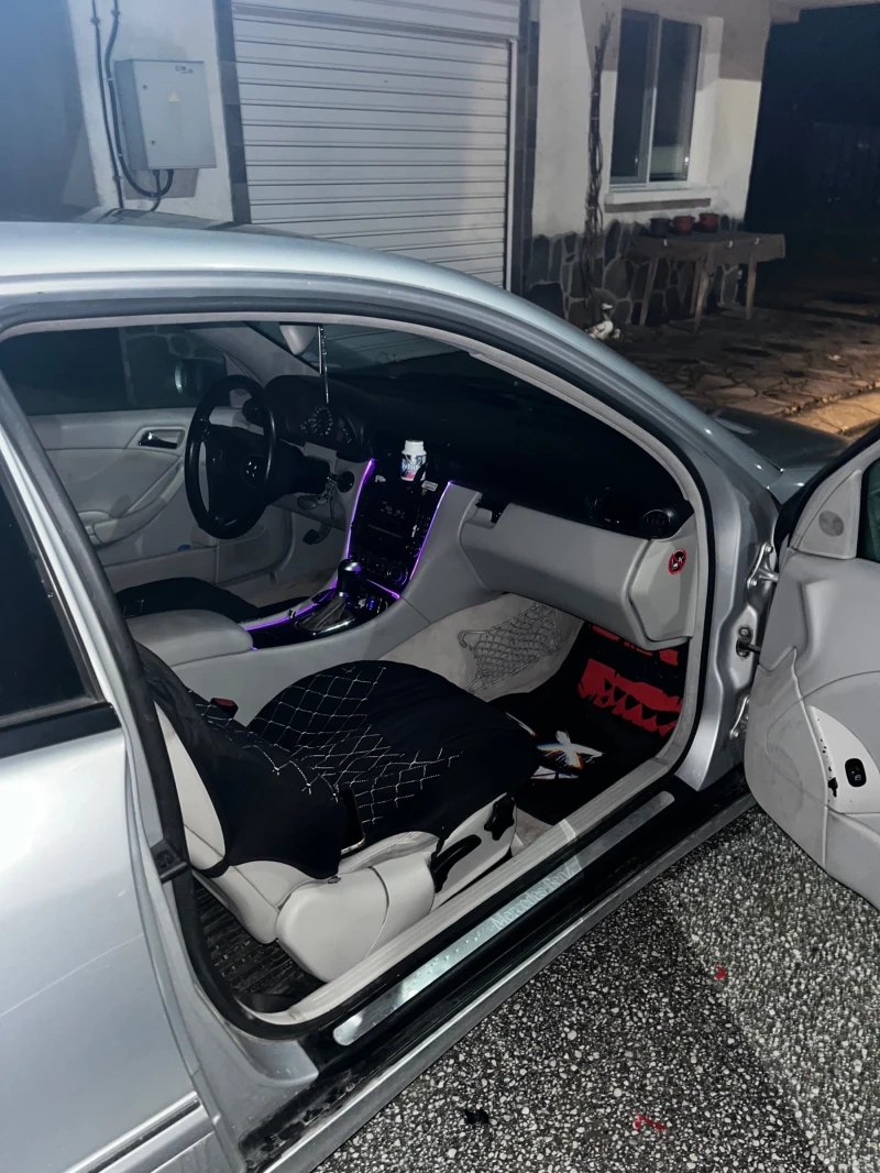 Mercedes-Benz C 220, снимка 7 - Автомобили и джипове - 52954688