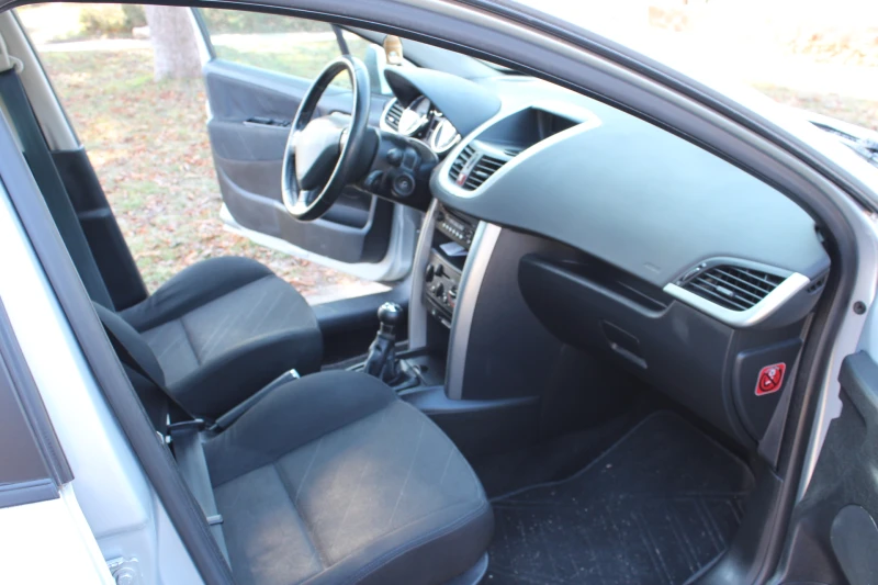 Peugeot 207 1.6 Панорама, снимка 12 - Автомобили и джипове - 53139529