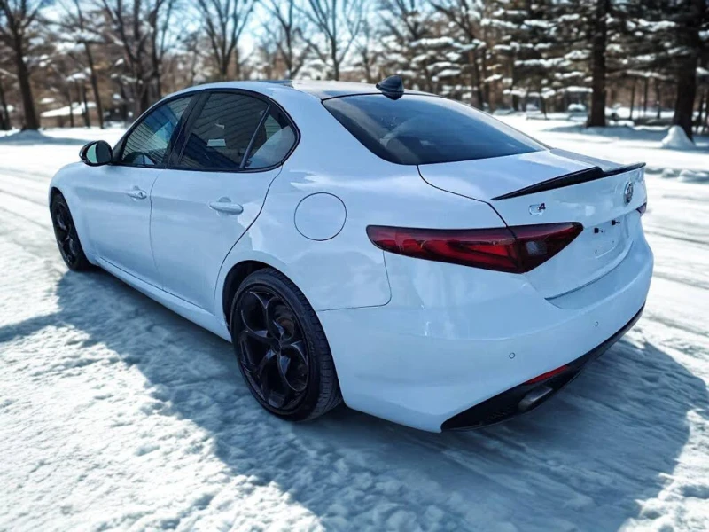 Alfa Romeo Giulia TI, снимка 5 - Автомобили и джипове - 53429321