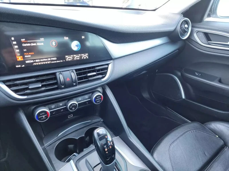 Alfa Romeo Giulia TI, снимка 10 - Автомобили и джипове - 53429321