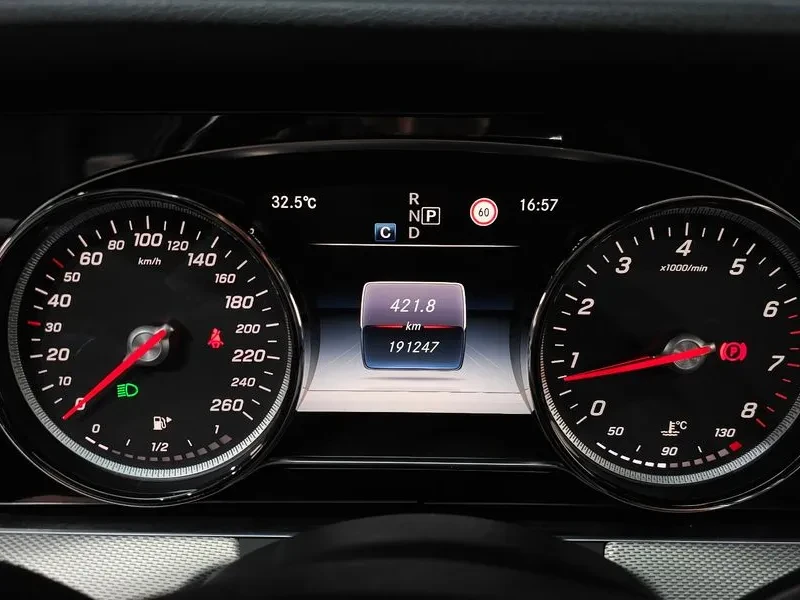 Mercedes-Benz E 200 Avantgarde, снимка 8 - Автомобили и джипове - 55914579
