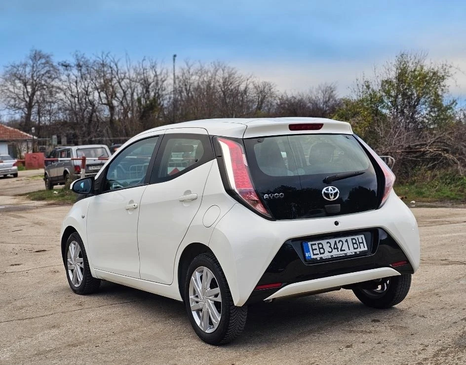 Toyota Aygo Лична Кола, Като Нова - изображение 3
