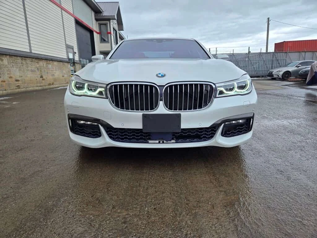 BMW 750 * 4dr Sdn 750i xDrive AWD * CARFAX * ЦЕНА ДО БГ, снимка 2 - Автомобили и джипове - 53921907