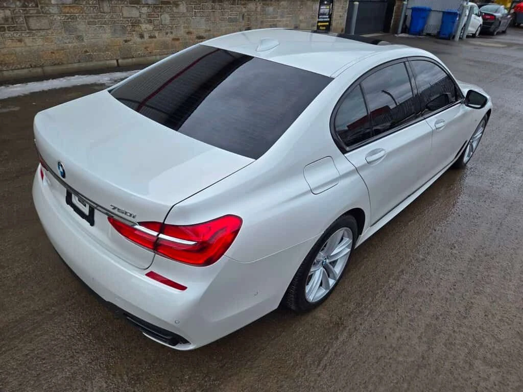 BMW 750 * 4dr Sdn 750i xDrive AWD * CARFAX * ЦЕНА ДО БГ, снимка 10 - Автомобили и джипове - 53921907