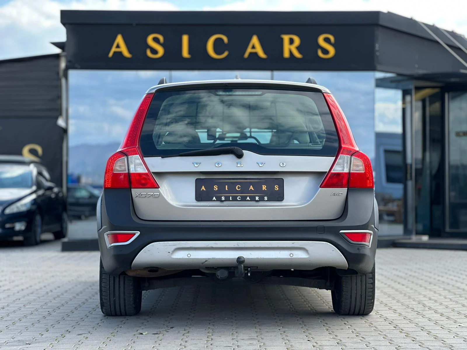 Volvo Xc70 / 2.4D / 185 HP / D5 / 4X4 / MOMENTUM /, снимка 4 - Автомобили и джипове - 53995370