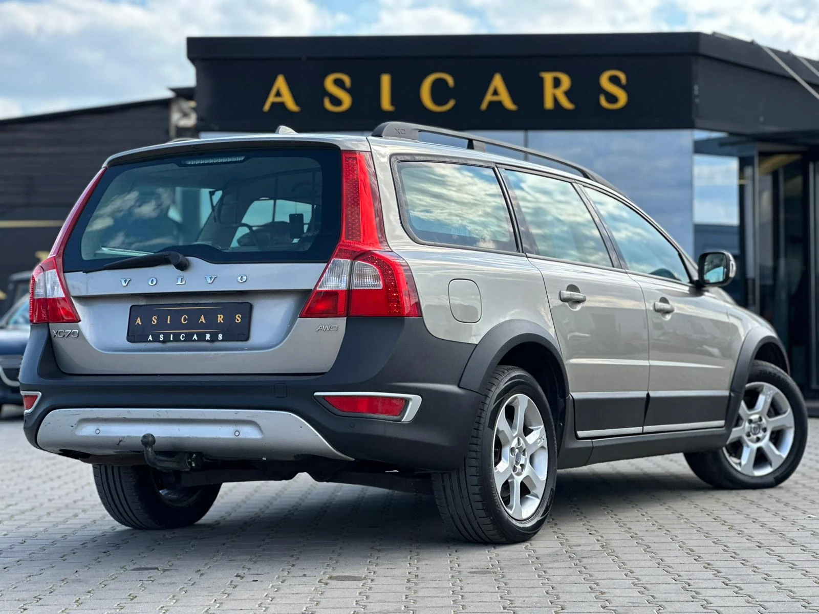 Volvo Xc70 / 2.4D / 185 HP / D5 / 4X4 / MOMENTUM /, снимка 5 - Автомобили и джипове - 53995370