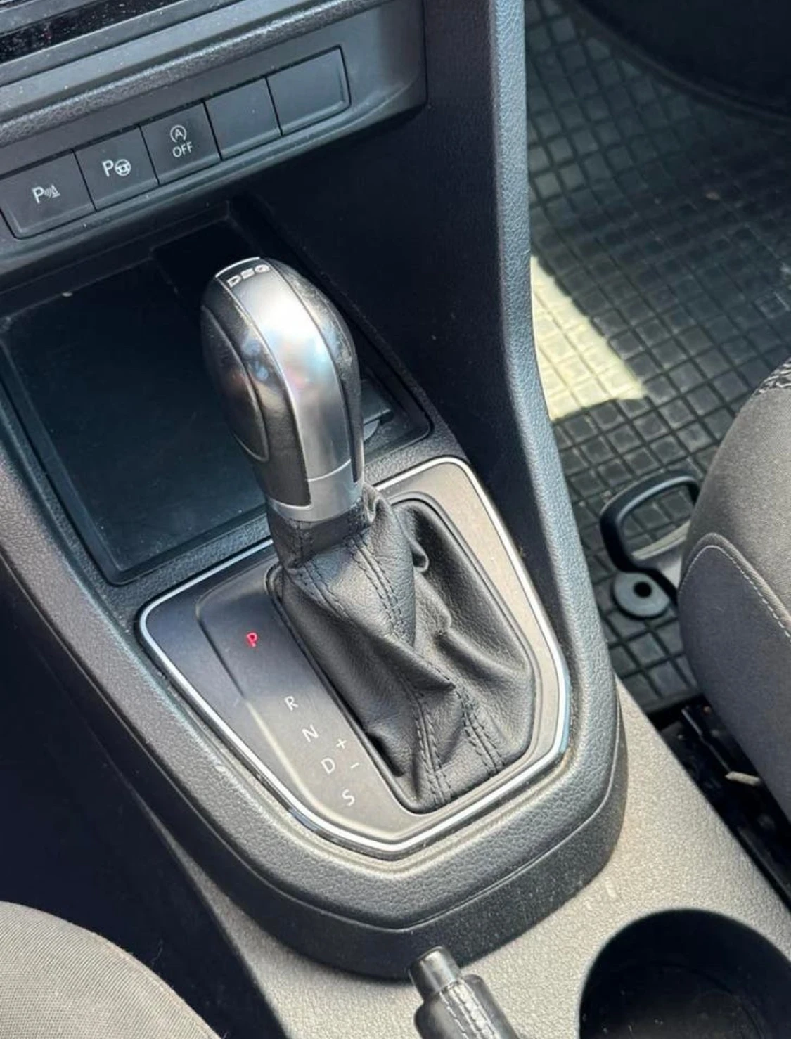 VW Caddy 2.0TDI AVTOMAT, снимка 6 - Автомобили и джипове - 54675794