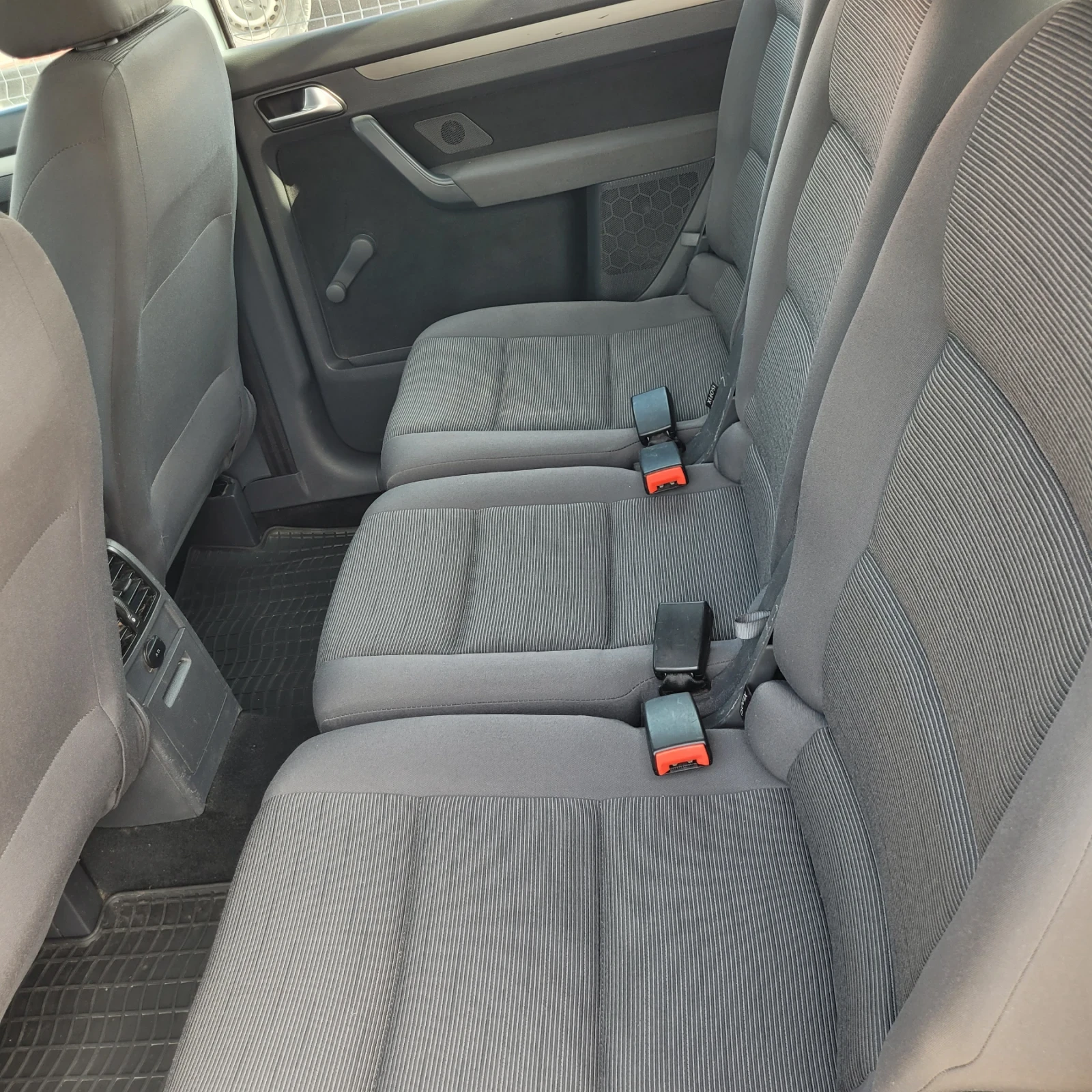 VW Touran 1.9tdi/6ck./klimatronik, снимка 9 - Автомобили и джипове - 54941068