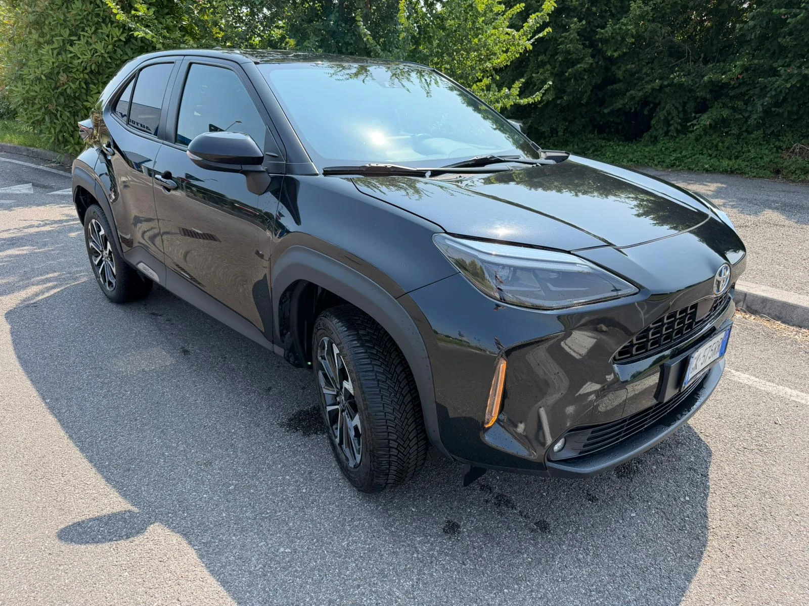 Toyota Yaris Cross 1.5 HYBRID/AWD-i/LOUNGE, КАТО НОВА!, снимка 2 - Автомобили и джипове - 55047008