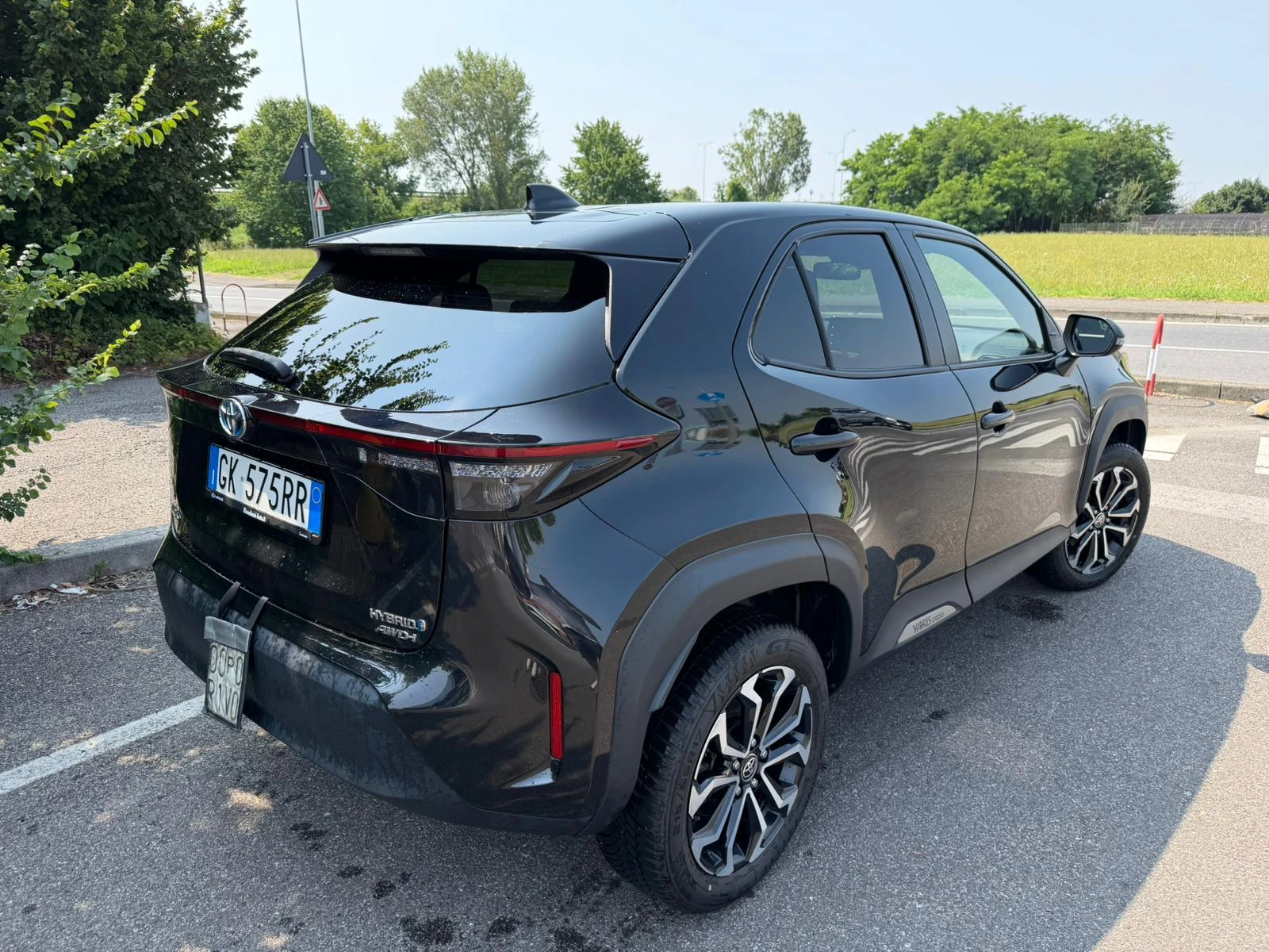 Toyota Yaris Cross 1.5 HYBRID/AWD-i/LOUNGE, КАТО НОВА!, снимка 3 - Автомобили и джипове - 55047008