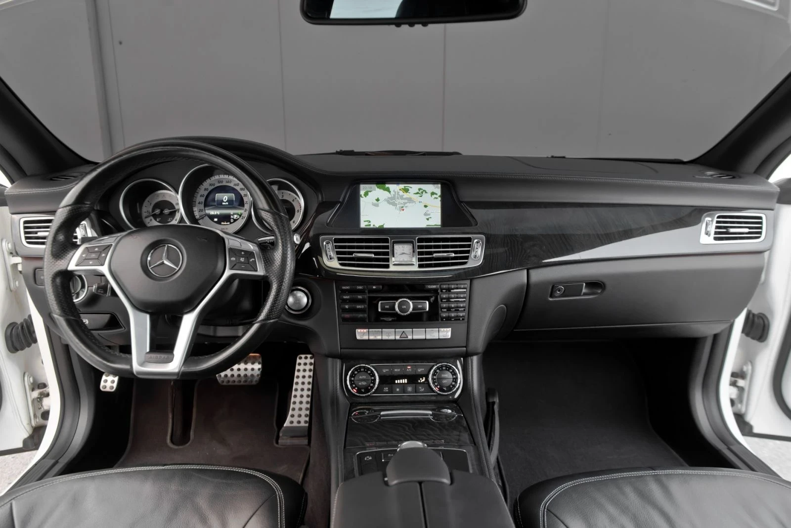Mercedes-Benz CLS 350 * AMG PACK FULL  MAX* , снимка 11 - Автомобили и джипове - 55153164