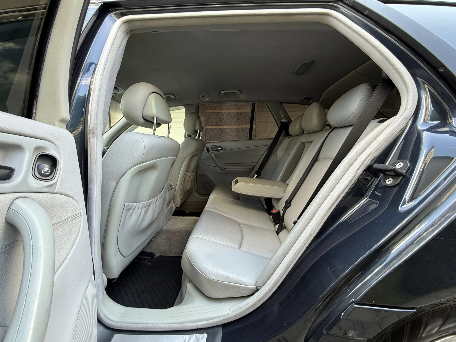 Mercedes-Benz C 220 FACELIFT-2.2CDI-6ск-, снимка 15 - Автомобили и джипове - 55224035