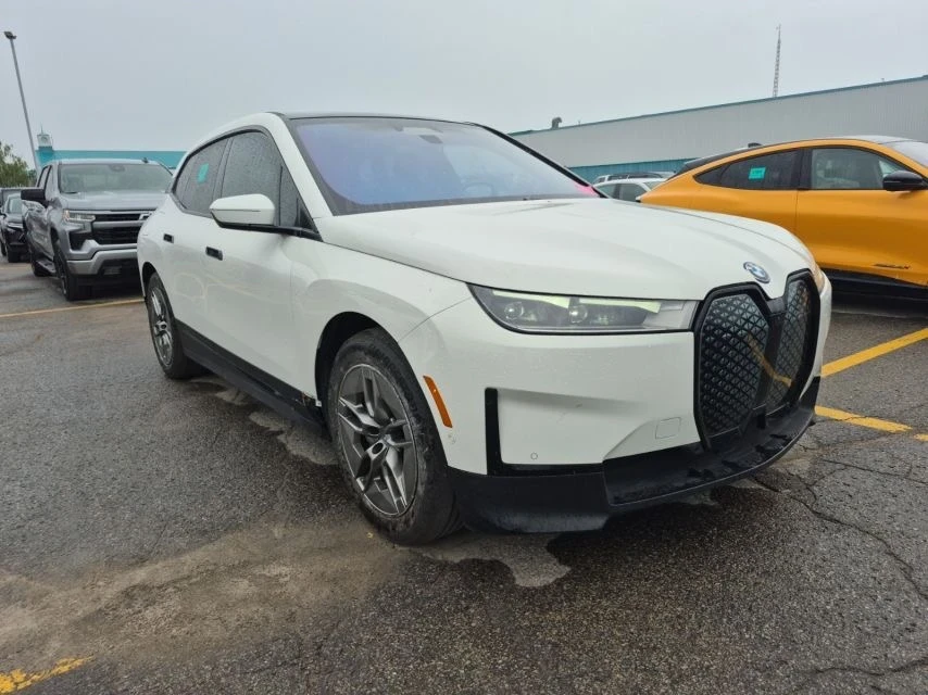 BMW iX XDRIVE50* 360* Sky Lounge* BMW Curved Display* H&K, снимка 2 - Автомобили и джипове - 55235300