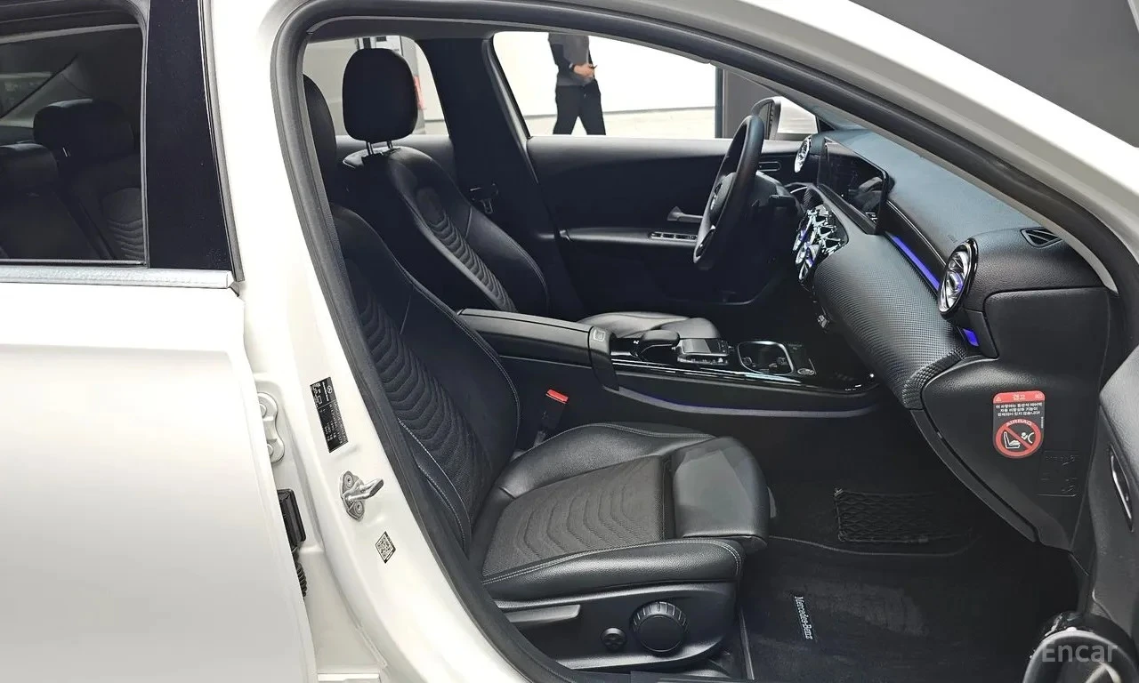 Mercedes-Benz A 220, снимка 7 - Автомобили и джипове - 55644469