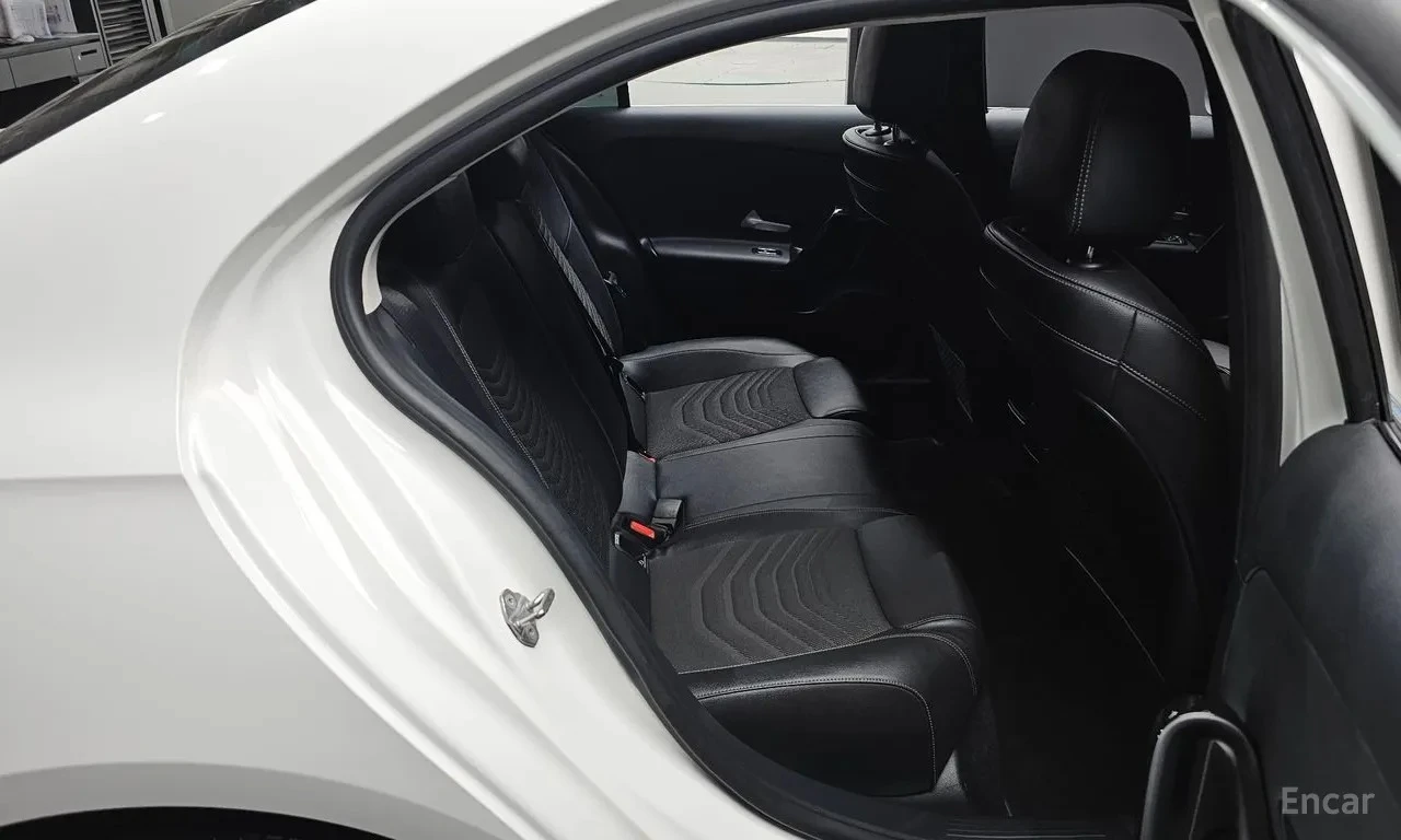 Mercedes-Benz A 220, снимка 8 - Автомобили и джипове - 55644469