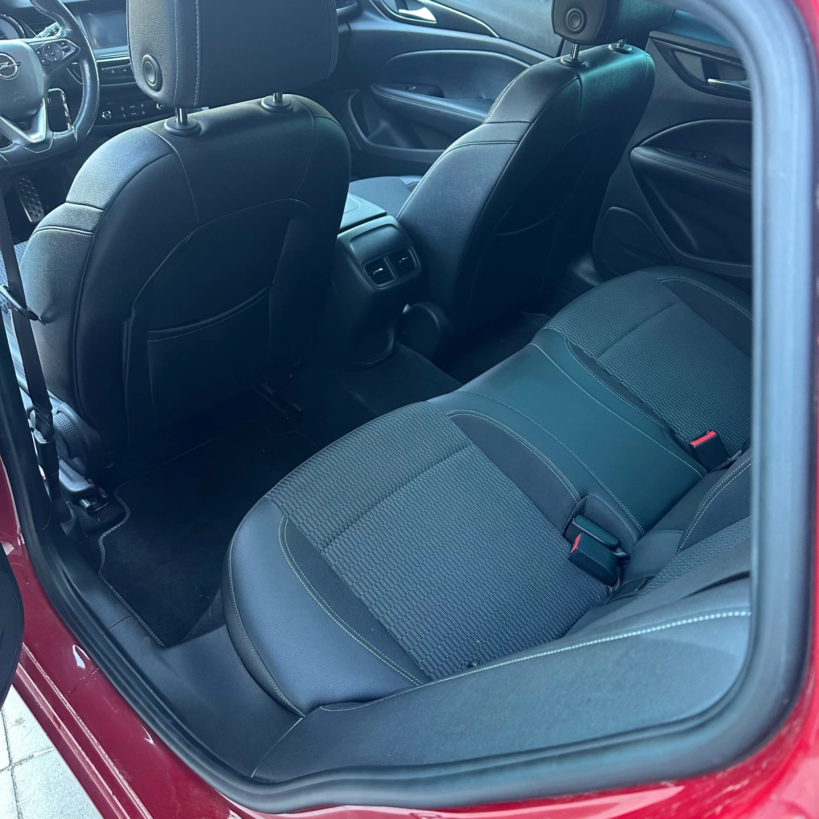 Opel Insignia SportsTourera, снимка 11 - Автомобили и джипове - 56150038