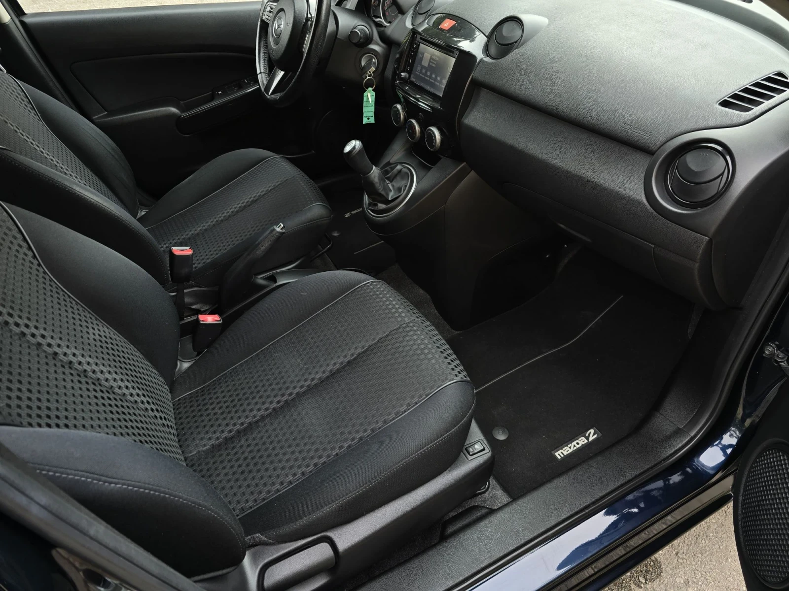 Mazda 2 От Германия 102000км.4цилиндъра. 4врати.Навигация, снимка 8 - Автомобили и джипове - 56219080