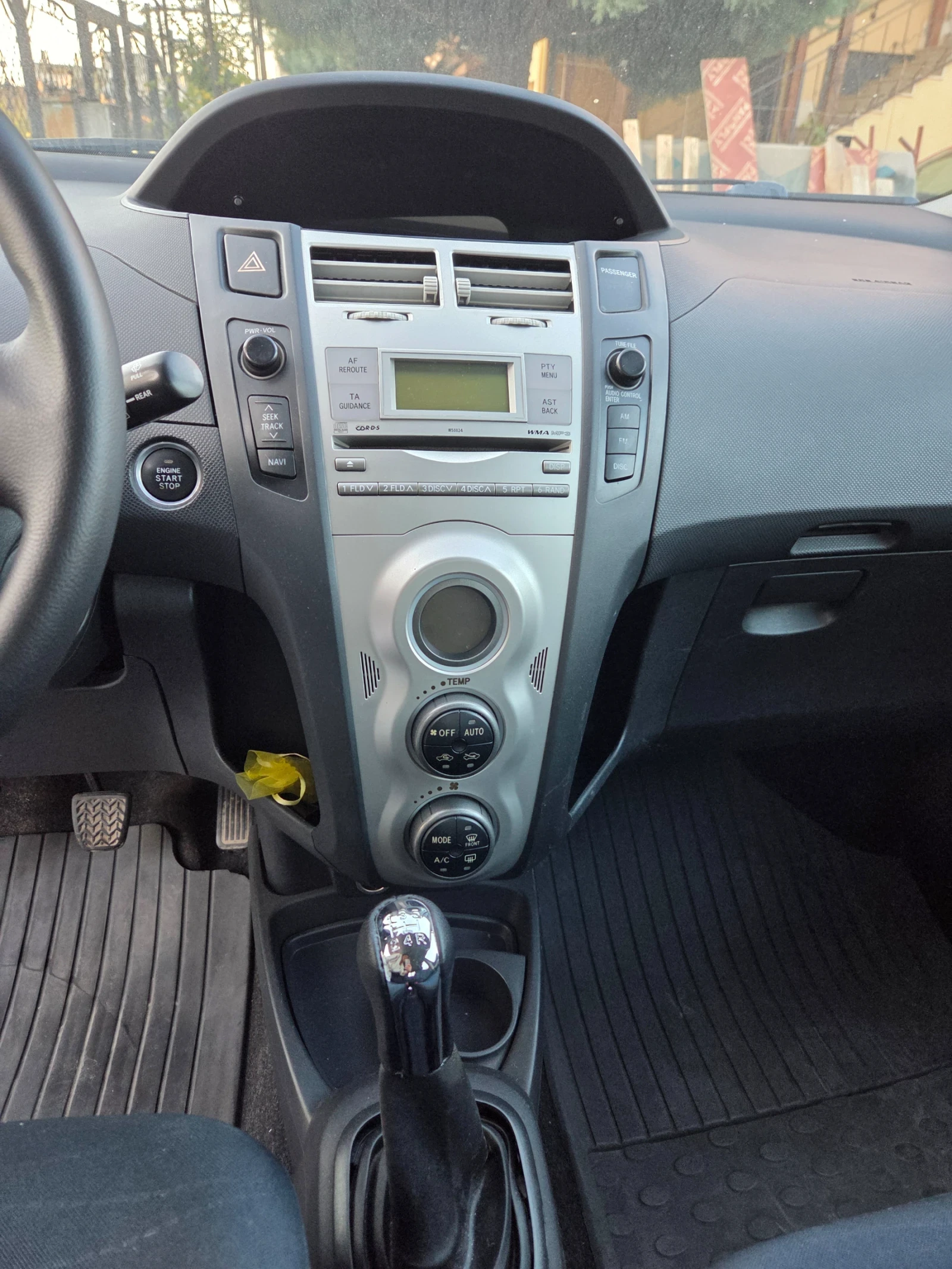Toyota Yaris VVT-I, снимка 7 - Автомобили и джипове - 56352569