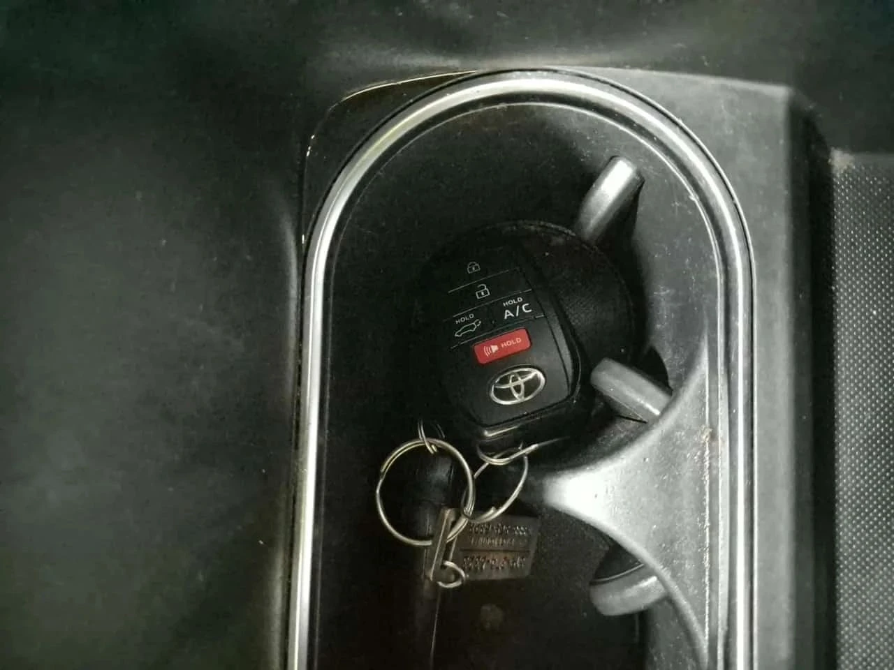 Toyota bZ4X, снимка 8 - Автомобили и джипове - 56697248