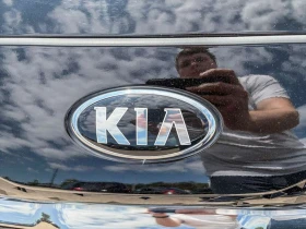 Kia Niro SX Touring: APPLE CARPLAY/HEATED AND COOLED SEATS/ | Mobile.bg � ����� ������ 9