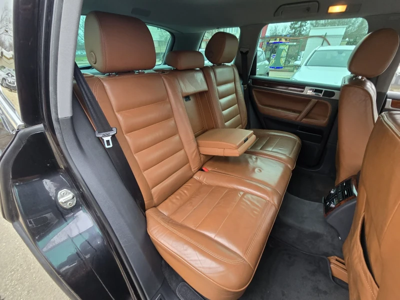 VW Touareg 3.0TDI 224к.с  4x4 Топ състояние , снимка 14 - Автомобили и джипове - 53009534