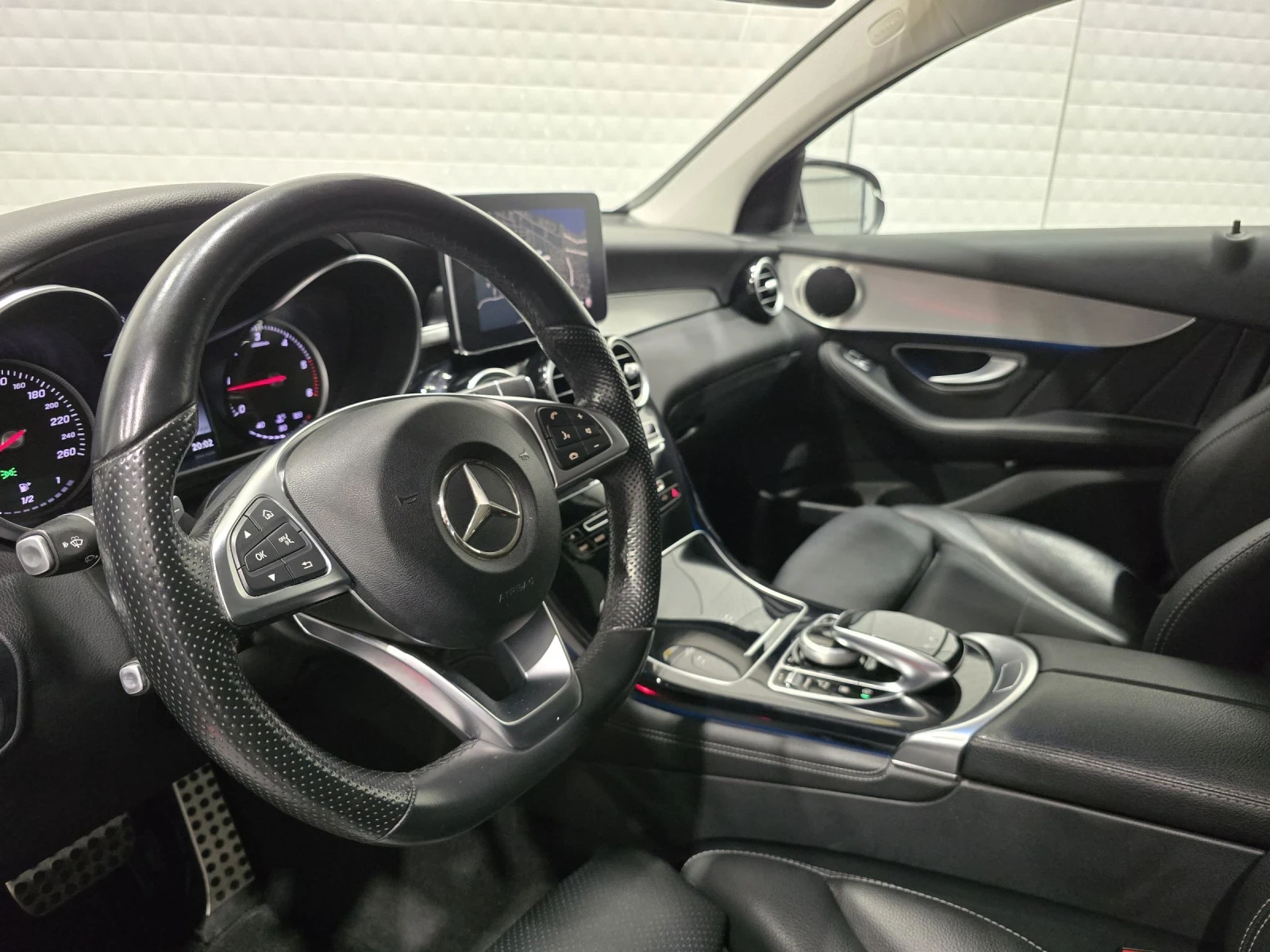 Mercedes-Benz GLC 220 Coupe 4Matic AMG Line - изображение 2