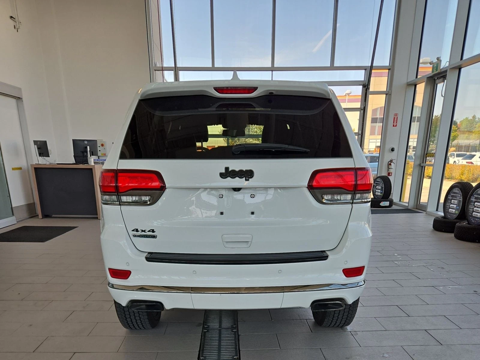 Jeep Grand cherokee Overland* Пано* Подгрев* Обдух - изображение 5