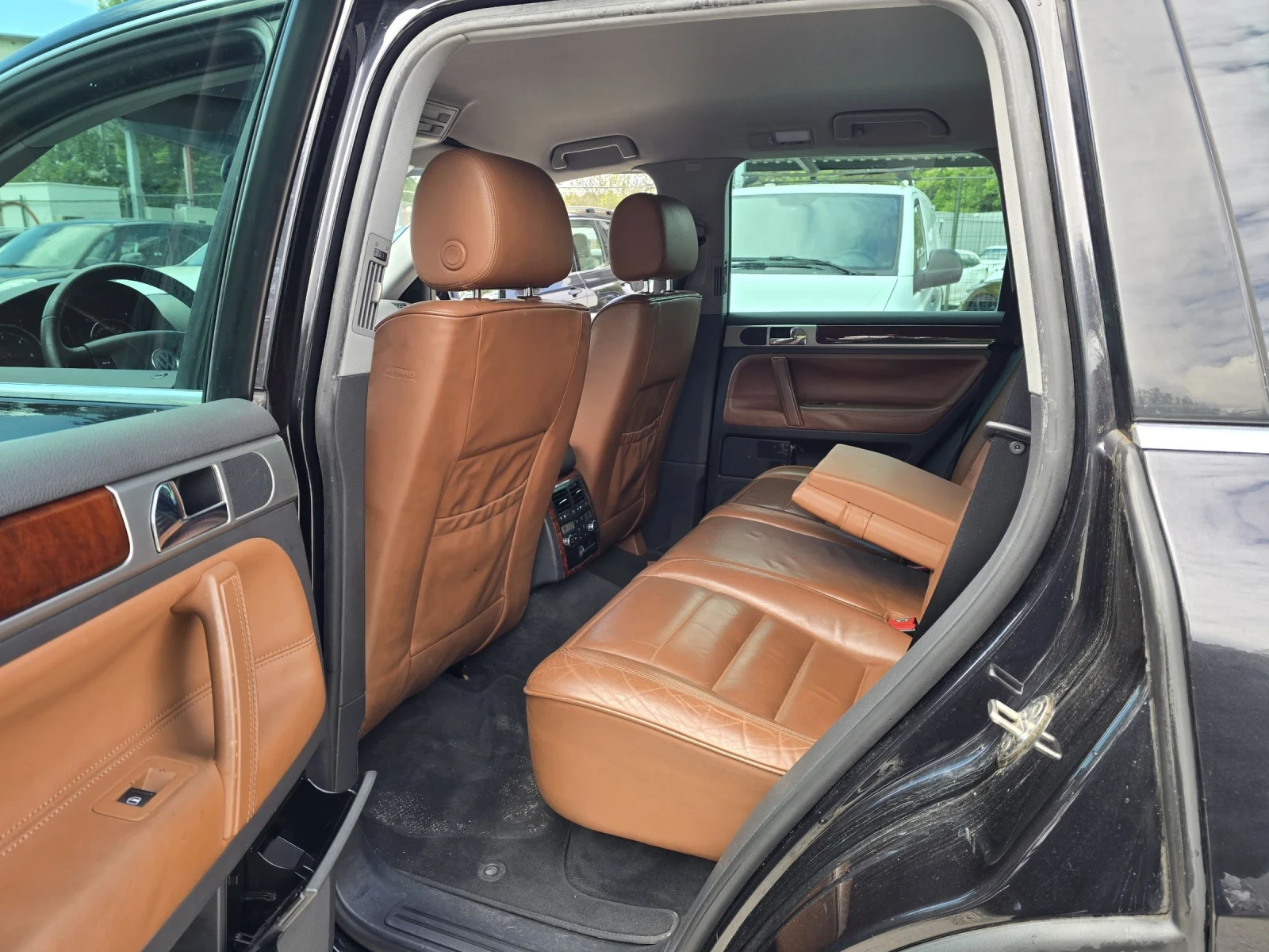 VW Touareg 3.0TDI 224к.с  4x4 Топ състояние , снимка 11 - Автомобили и джипове - 53009534